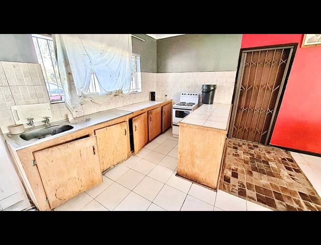 3 BEDROOM HOUSE FOR SALE IN FLORA PARK